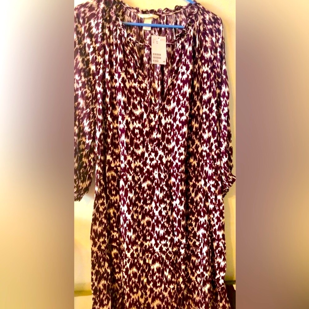 🎊😍 *NWT* H&M Burgundy/patterned Mini Dress!